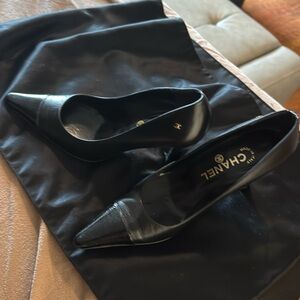 CHANEL Black Leather Pump Fashion heel Shoe 37